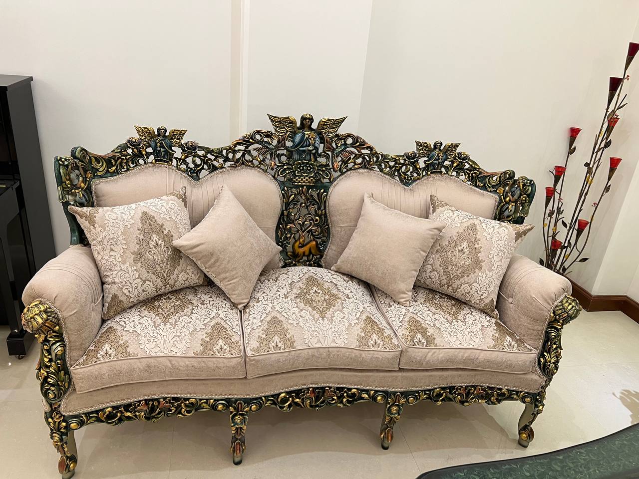 نمونه کار رویه تعویض پارچه مبل سلطنتی